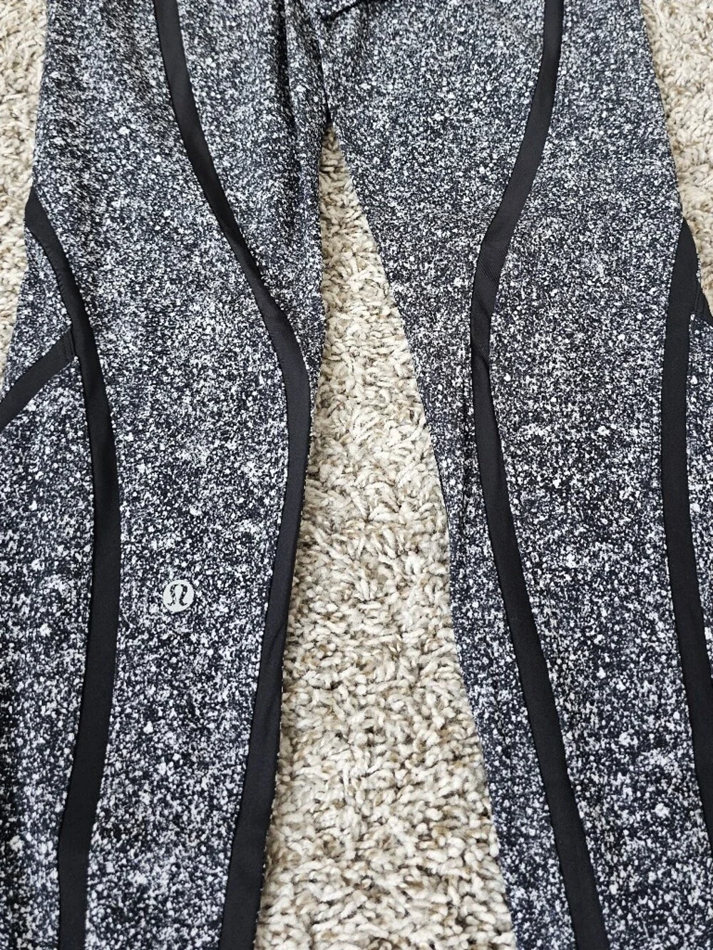 Lululemon Speckled Black & White Athletic Leggings Size 8|no 31